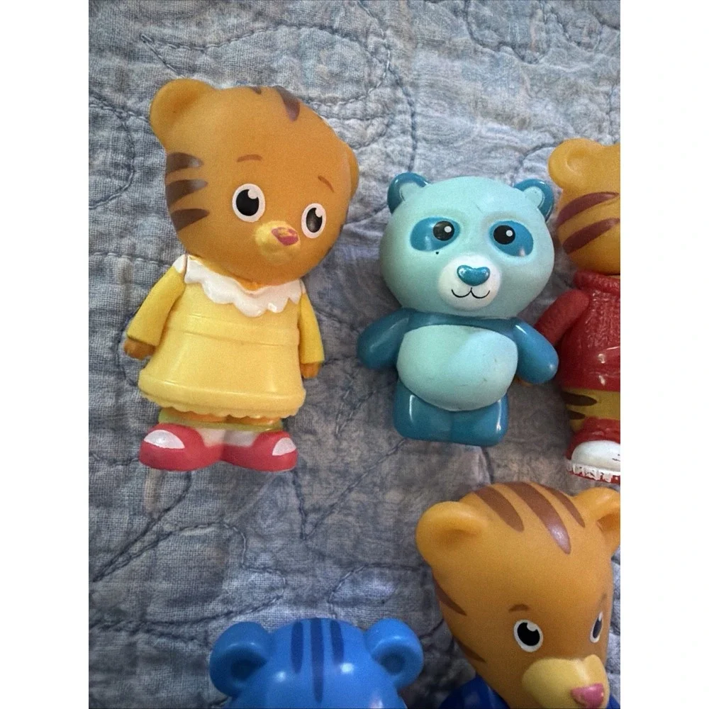 Daniel Tiger's Neighborhood Toy Friends & Family Figure Set Lot of 5
